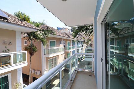 Casa de condomínio à venda com 101m², 3 quartos e 2 vagasVaranda da Suíte