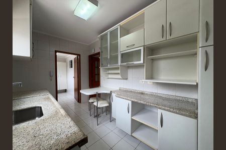 Apartamento à venda com 96m², 3 quartos e 2 vagas Apartamento à venda com 96m², 3 quartos e 2 vagasCozinha