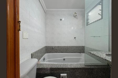 Apartamento à venda com 96m², 3 quartos e 2 vagas Apartamento à venda com 96m², 3 quartos e 2 vagasBanheiro da Suíte 1