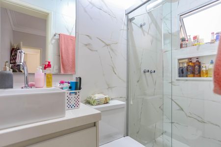 Casa de condomínio à venda com 167m², 3 quartos e 2 vagas Casa de condomínio à venda com 167m², 3 quartos e 2 vagasBanheiro da Suíte 2