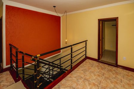 Casa à venda com 220m², 4 quartos e 2 vagasHall