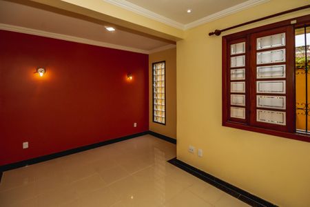 Casa à venda com 220m², 4 quartos e 2 vagasSala 1