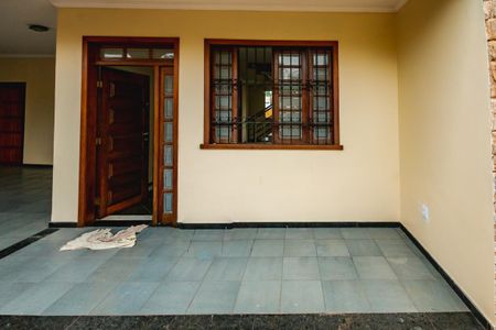 Casa à venda com 220m², 4 quartos e 2 vagasÁrea Externa