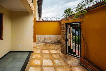 Casa à venda com 220m², 4 quartos e 2 vagasÁrea Externa