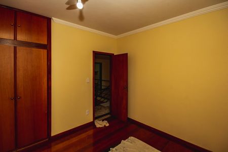 Casa à venda com 220m², 4 quartos e 2 vagasQuarto 2