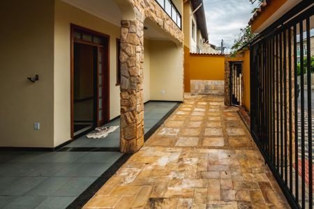 Casa à venda com 220m², 4 quartos e 2 vagasÁrea Externa