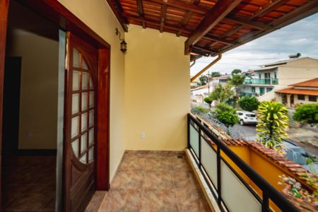 Casa à venda com 220m², 4 quartos e 2 vagasVaranda do Hall