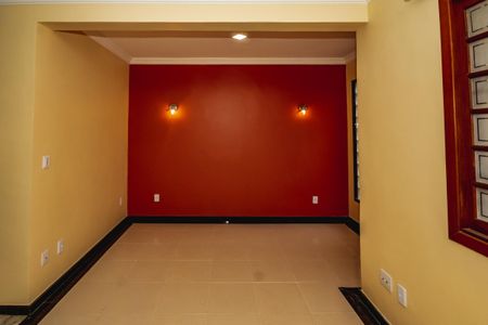 Casa à venda com 220m², 4 quartos e 2 vagasSala 1