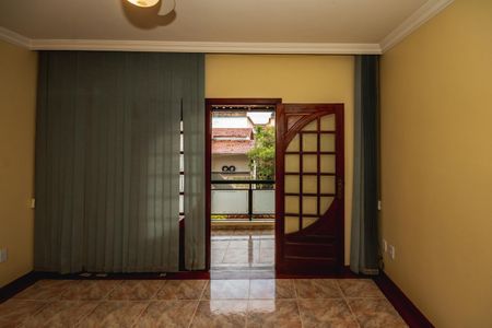Casa à venda com 220m², 4 quartos e 2 vagasHall