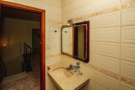 Casa à venda com 220m², 4 quartos e 2 vagasBanheiro