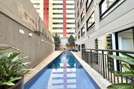 Apartamento à venda com 32m², 1 quarto e sem vaga Apartamento à venda com 32m², 1 quarto e sem vagaÁrea comum - Piscina