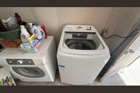 Casa à venda com 85m², 2 quartos e 1 vaga Casa à venda com 85m², 2 quartos e 1 vagaPorão