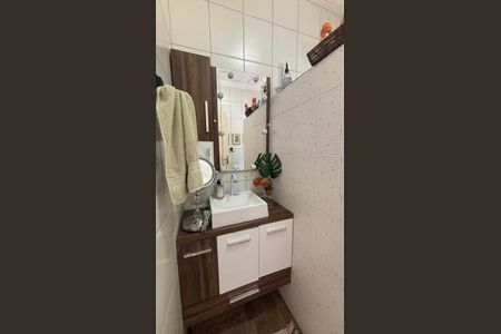 Casa à venda com 85m², 2 quartos e 1 vaga Casa à venda com 85m², 2 quartos e 1 vagaBanheiro