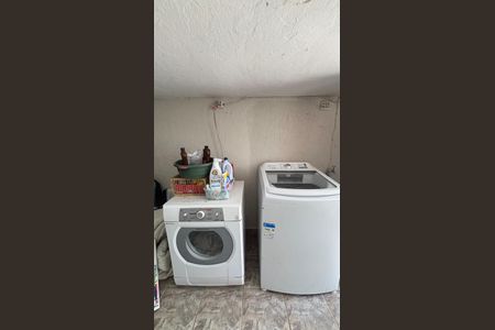 Casa à venda com 85m², 2 quartos e 1 vaga Casa à venda com 85m², 2 quartos e 1 vagaPorão