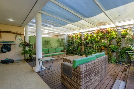 Casa de condomínio à venda com 213m², 4 quartos e 3 vagasÁrea Externa