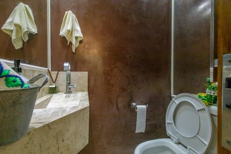 Casa de condomínio à venda com 213m², 4 quartos e 3 vagasLavabo