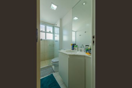 Casa de condomínio à venda com 213m², 4 quartos e 3 vagasBanheiro Social