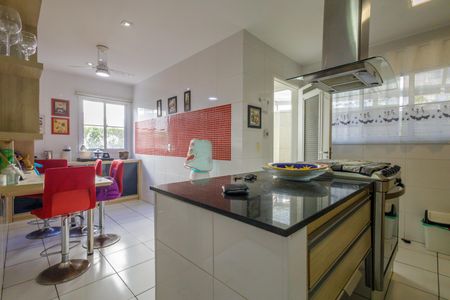 Casa de condomínio à venda com 213m², 4 quartos e 3 vagasCozinha