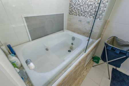 Casa de condomínio à venda com 213m², 4 quartos e 3 vagasBanheiro da Suíte 1