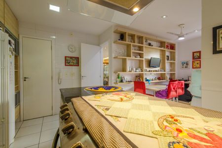 Casa de condomínio à venda com 213m², 4 quartos e 3 vagasCozinha