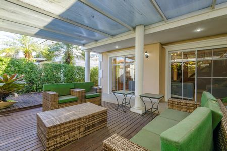 Casa de condomínio à venda com 213m², 4 quartos e 3 vagasÁrea Externa