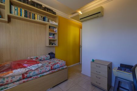 Casa de condomínio à venda com 213m², 4 quartos e 3 vagasSuíte 2