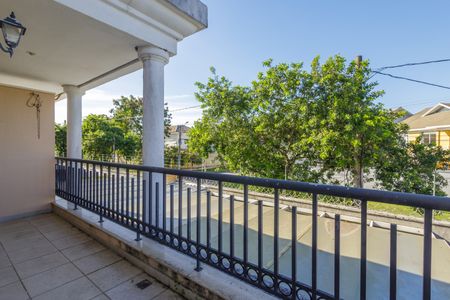 Casa de condomínio à venda com 213m², 4 quartos e 3 vagasSuíte 1 Varanda