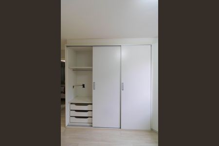 Apartamento à venda com 74m², 2 quartos e 1 vagaArmário da Suíte