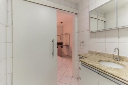 Banheiro de kitnet/studio à venda com 1 quarto, 33m² em Vila Buarque, São Paulo