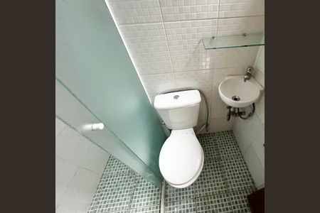 Casa à venda com 250m², 4 quartos e sem vaga Casa à venda com 250m², 4 quartos e sem vagaBanheiro de serviço