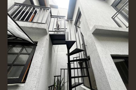 Casa à venda com 250m², 4 quartos e sem vaga Casa à venda com 250m², 4 quartos e sem vagaEscada P/ Edícula