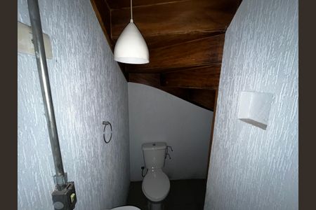 Casa à venda com 250m², 4 quartos e sem vaga Casa à venda com 250m², 4 quartos e sem vagaLavabo