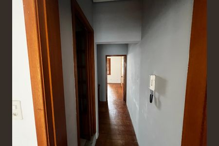 Casa à venda com 250m², 4 quartos e sem vaga Casa à venda com 250m², 4 quartos e sem vagaCorredor
