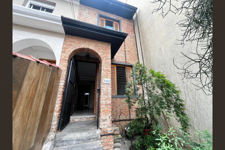 Casa à venda com 250m², 4 quartos e sem vaga Casa à venda com 250m², 4 quartos e sem vagaFachada