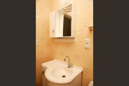 Banheiro de apartamento à venda com 1 quarto, 50m² em Menino Deus, Porto Alegre