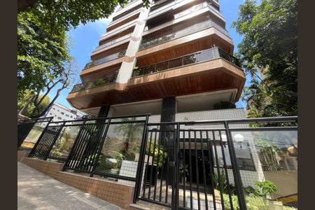 Apartamento à venda com 81m², 2 quartos e 2 vagas Apartamento à venda com 81m², 2 quartos e 2 vagasFachada
