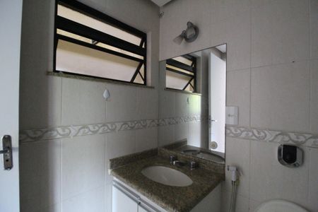 Apartamento à venda com 81m², 2 quartos e 2 vagasBanheiro social