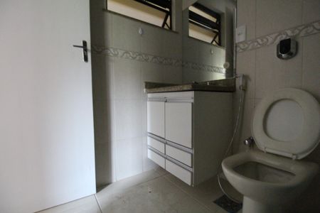 Apartamento à venda com 81m², 2 quartos e 2 vagasBanheiro social