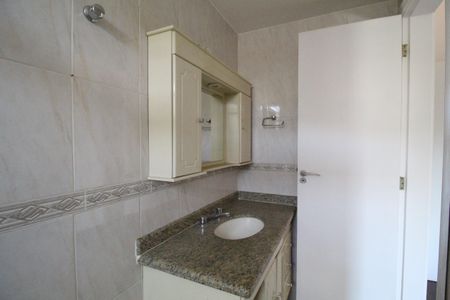 Apartamento à venda com 81m², 2 quartos e 2 vagasBanheiro da suíte 