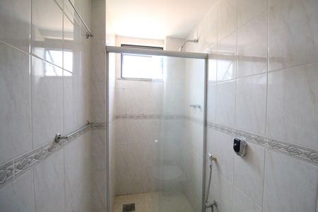 Apartamento à venda com 81m², 2 quartos e 2 vagasBanheiro da suíte 