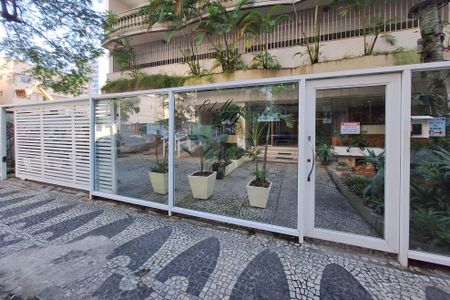 Apartamento à venda com 200m², 4 quartos e 2 vagas Apartamento à venda com 200m², 4 quartos e 2 vagasFachada