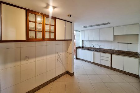 Apartamento à venda com 200m², 4 quartos e 2 vagas Apartamento à venda com 200m², 4 quartos e 2 vagasCozinha