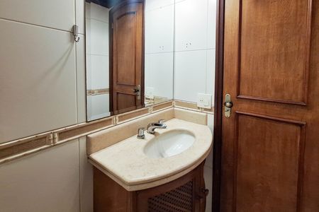 Apartamento à venda com 200m², 4 quartos e 2 vagas Apartamento à venda com 200m², 4 quartos e 2 vagasLavabo