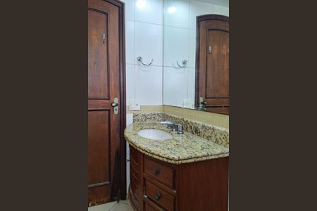 Apartamento à venda com 200m², 4 quartos e 2 vagas Apartamento à venda com 200m², 4 quartos e 2 vagasBanheiro da Suíte 1