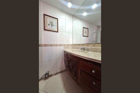 Apartamento à venda com 200m², 4 quartos e 2 vagas Apartamento à venda com 200m², 4 quartos e 2 vagasBanheiro da Suíte 2