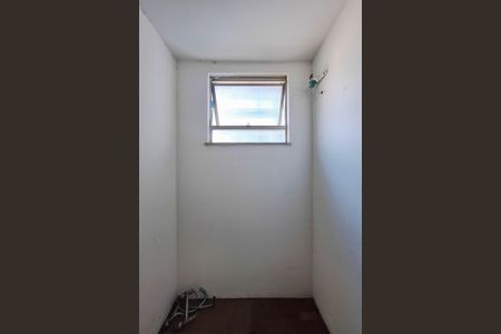 Apartamento à venda com 200m², 4 quartos e 2 vagas Apartamento à venda com 200m², 4 quartos e 2 vagasQuarto de Serviço