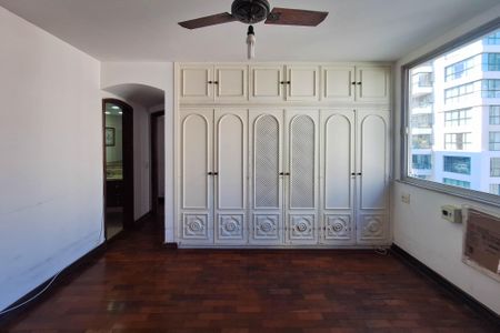 Apartamento à venda com 200m², 4 quartos e 2 vagas Apartamento à venda com 200m², 4 quartos e 2 vagasSuíte 2