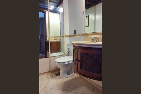 Apartamento à venda com 200m², 4 quartos e 2 vagas Apartamento à venda com 200m², 4 quartos e 2 vagasLavabo