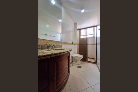 Apartamento à venda com 200m², 4 quartos e 2 vagas Apartamento à venda com 200m², 4 quartos e 2 vagasBanheiro da Suíte 1