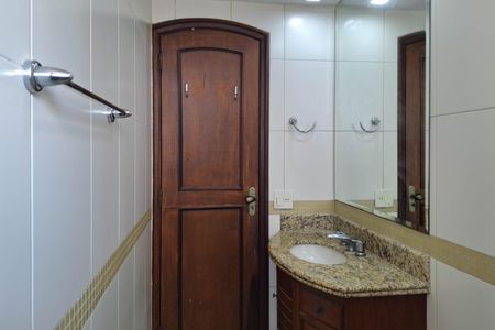 Apartamento à venda com 200m², 4 quartos e 2 vagas Apartamento à venda com 200m², 4 quartos e 2 vagasBanheiro da Suíte 1